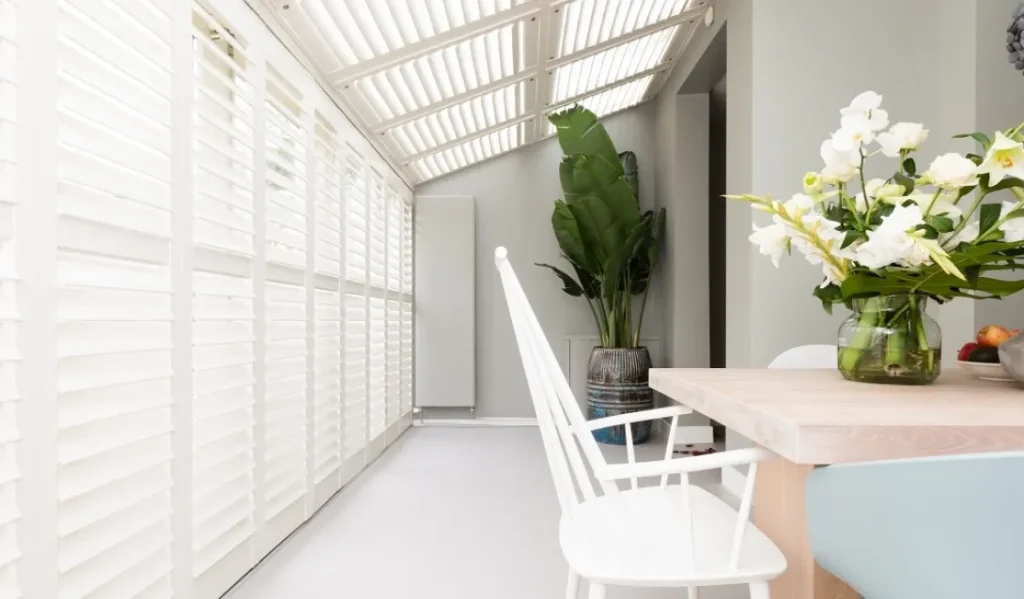 Witte shutters serre vtwonen radiatior